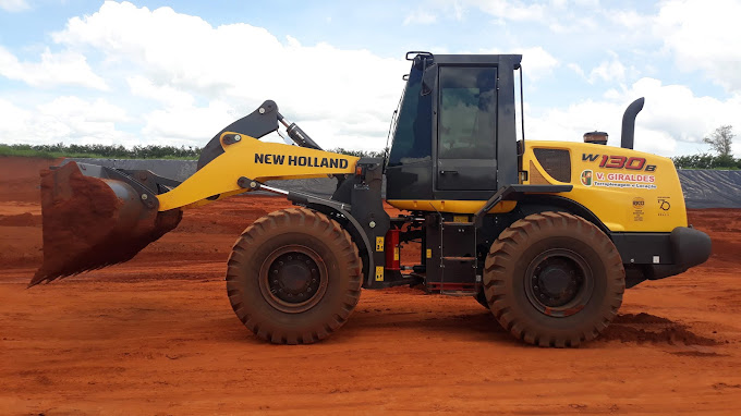 Pá carregadeira New Holland da frota V. Giraldes